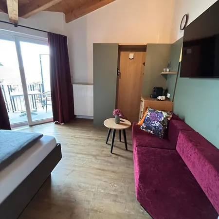 Gasthaus Weinhotel Adler Hotel 3*