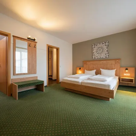 Hotel Gasthaus Weinhotel Adler 3*