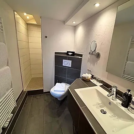 Weinhotel Adler 恩丁根
