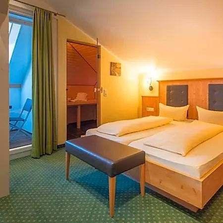 Weinhotel Adler 3* 恩丁根