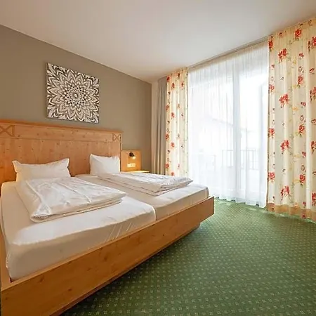 酒店 Weinhotel Adler 3*