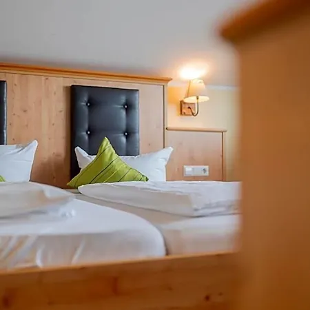 Weinhotel Adler 恩丁根